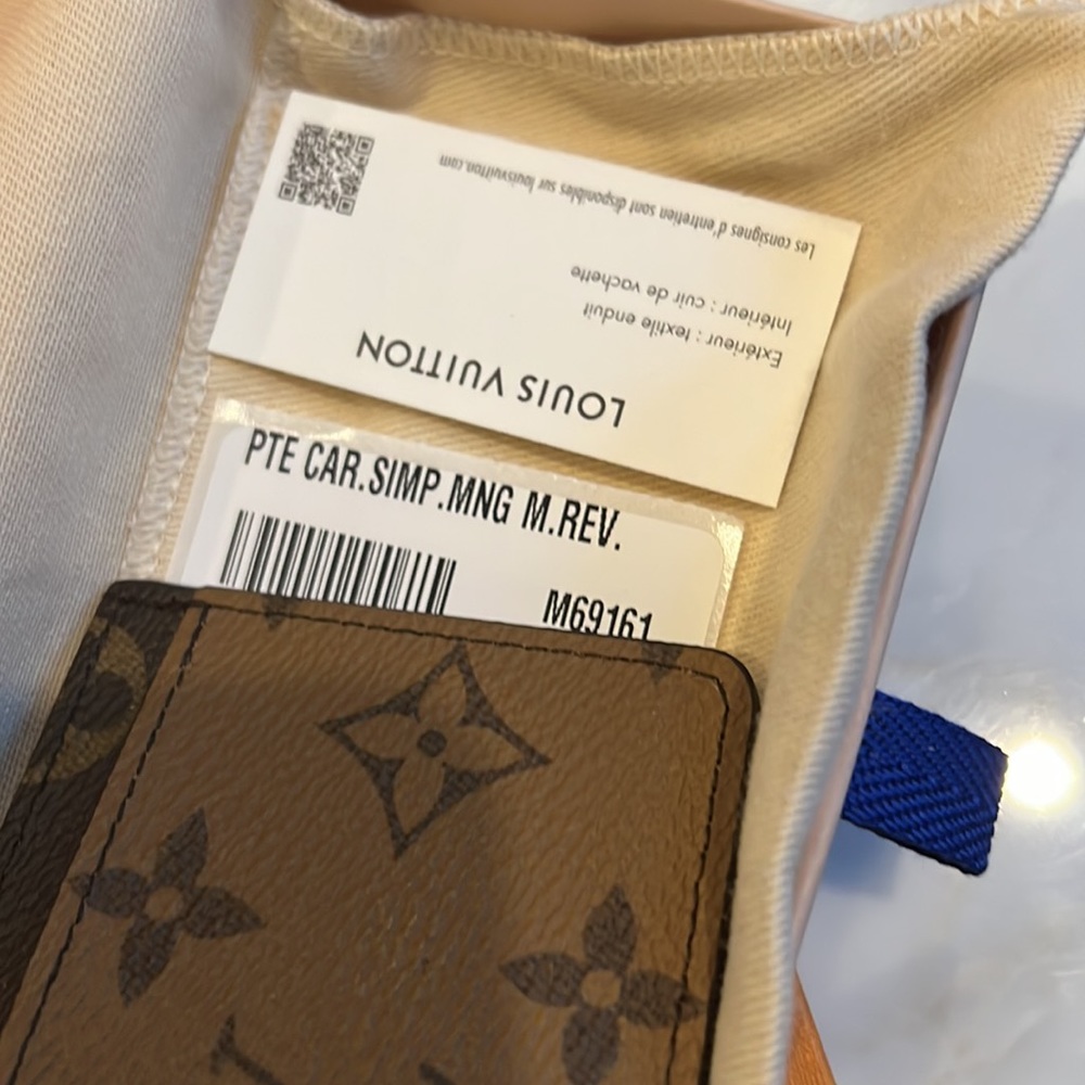 louis vuitton card case - Picture 9 of 9